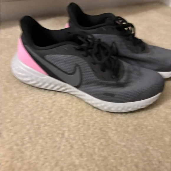 Nike Women's Gray and Pink Sneakers - Picture 1 of 2